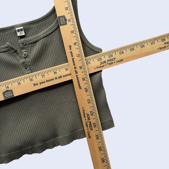 UNIQLO Ribbed Henley Cropped Tank Top Olive Green Scoop Neck Size M - Picture 4 of 5